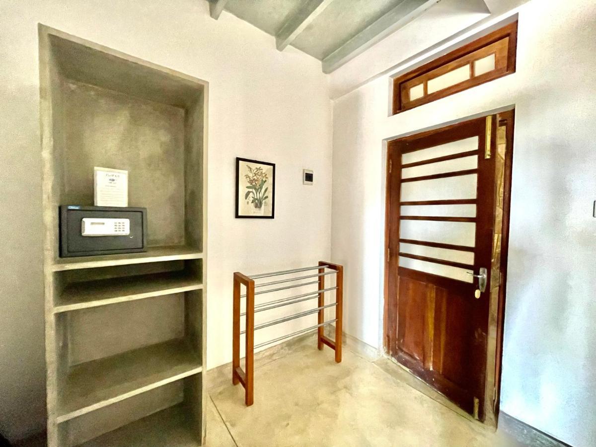 Isana Beach House Тангалла Экстерьер фото