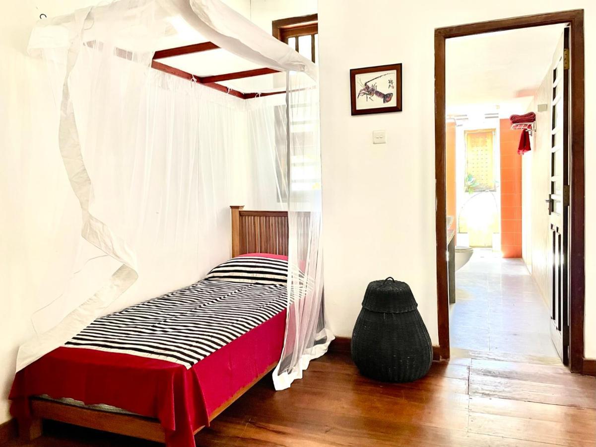 Isana Beach House Тангалла Экстерьер фото